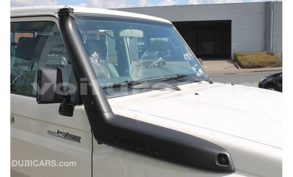 Sayi Imported Toyota Land Cruiser White Mota in Import - Dubai a estuary Sayi Imported Toyota Land Cruiser White Mota in Import - Dubai a estuary