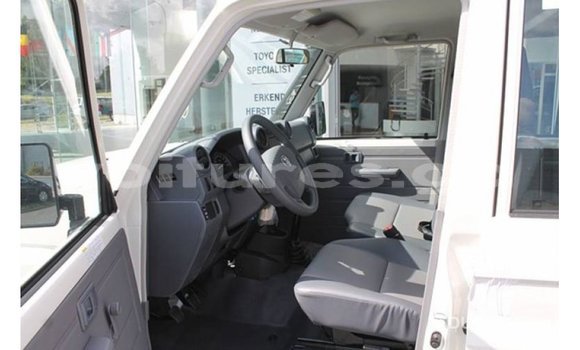 Sayi Imported Toyota Land Cruiser White Mota in Import - Dubai a estuary Sayi Imported Toyota Land Cruiser White Mota in Import - Dubai a estuary