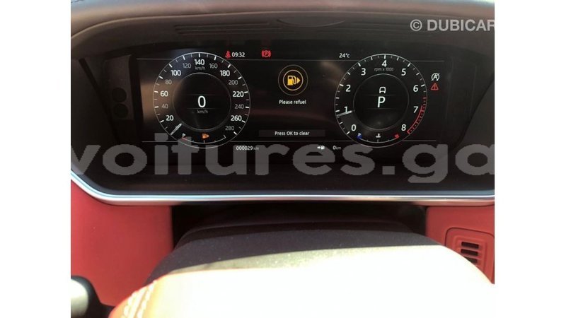 Big with watermark land rover range rover estuaire import dubai 6088