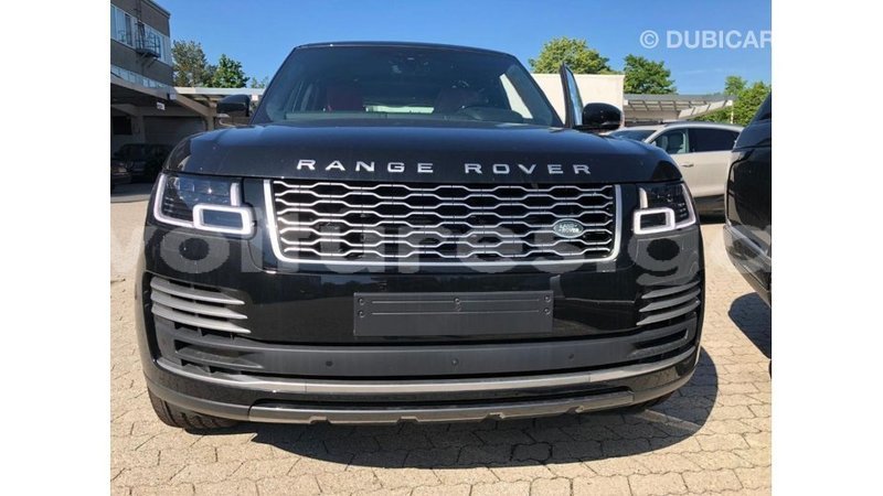 Big with watermark land rover range rover estuaire import dubai 6088