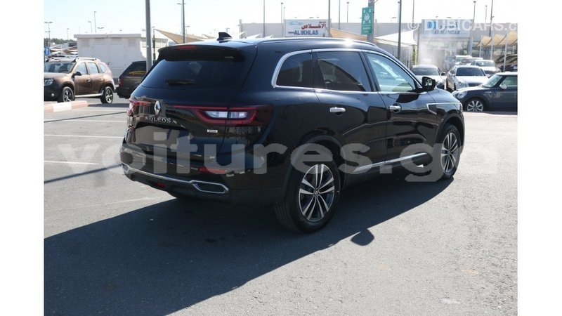 Big with watermark renault 4 estuaire import dubai 6091