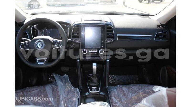 Big with watermark renault 4 estuaire import dubai 6091