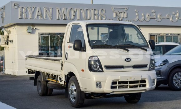 Acheter Import Voiture Kia Carens Blanc à Import - Dubai, Estuaire Acheter Import Voiture Kia Carens Blanc à Import - Dubai, Estuaire