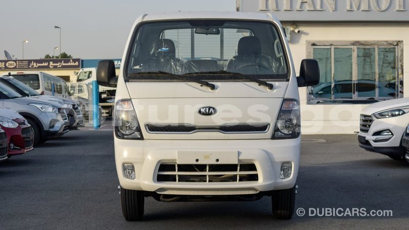 Big with watermark kia carens estuaire import dubai 6095