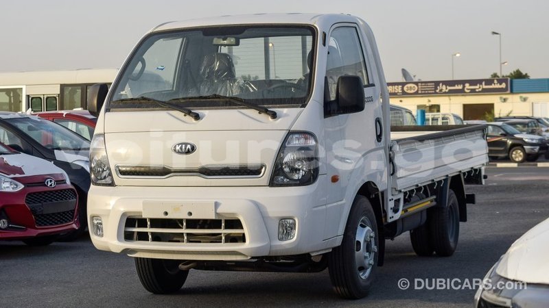 Big with watermark kia carens estuaire import dubai 6095