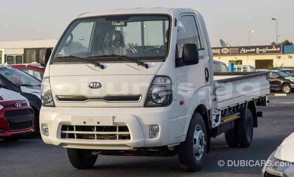 Acheter Import Voiture Kia Carens Blanc à Import - Dubai, Estuaire Acheter Import Voiture Kia Carens Blanc à Import - Dubai, Estuaire