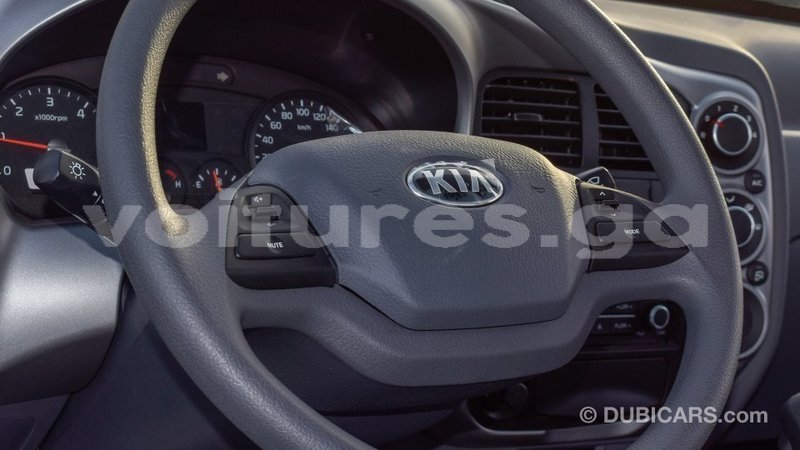 Big with watermark kia carens estuaire import dubai 6095