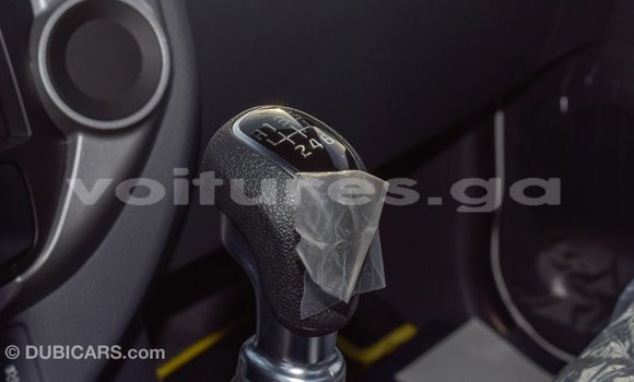 Acheter Import Voiture Kia Carens Blanc à Import - Dubai, Estuaire Acheter Import Voiture Kia Carens Blanc à Import - Dubai, Estuaire