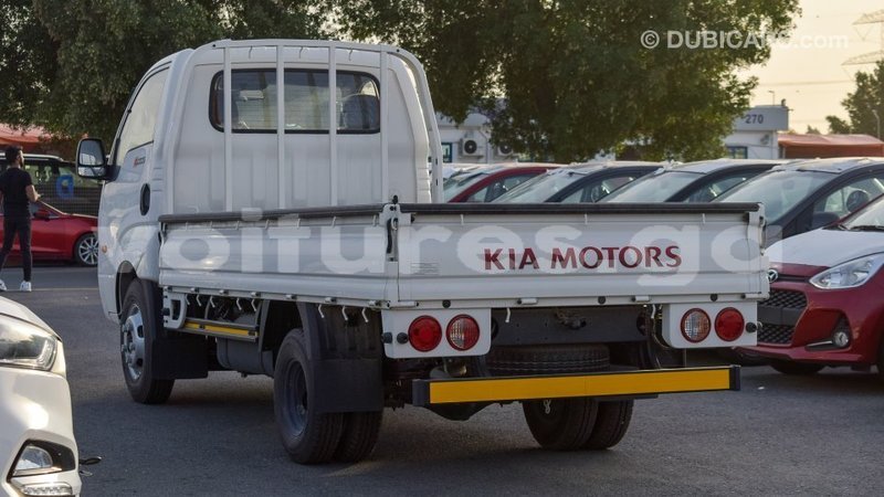 Big with watermark kia carens estuaire import dubai 6095