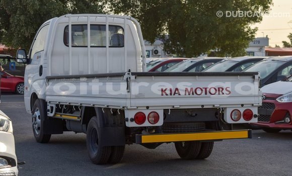 Acheter Import Voiture Kia Carens Blanc à Import - Dubai, Estuaire Acheter Import Voiture Kia Carens Blanc à Import - Dubai, Estuaire