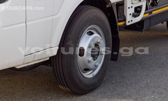 Acheter Import Voiture Kia Carens Blanc à Import - Dubai, Estuaire Acheter Import Voiture Kia Carens Blanc à Import - Dubai, Estuaire