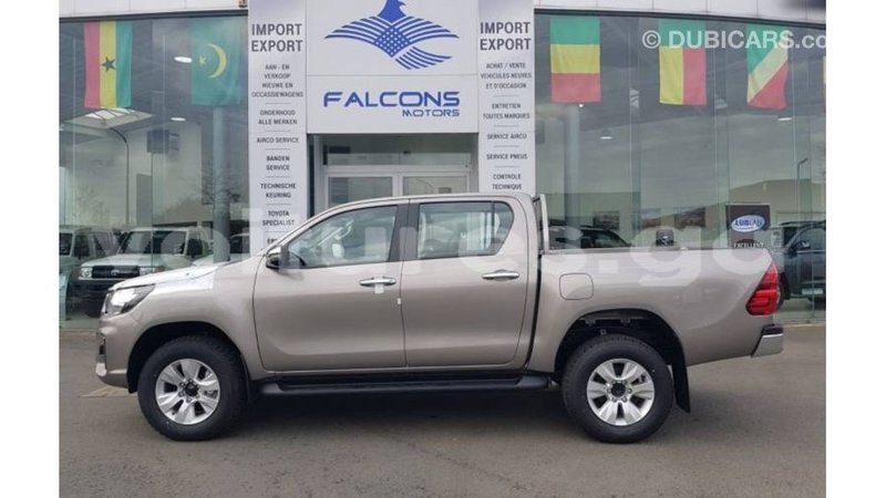 Big with watermark toyota hilux estuaire import dubai 6098