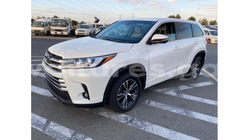 Big with watermark toyota highlander estuaire import dubai 6105