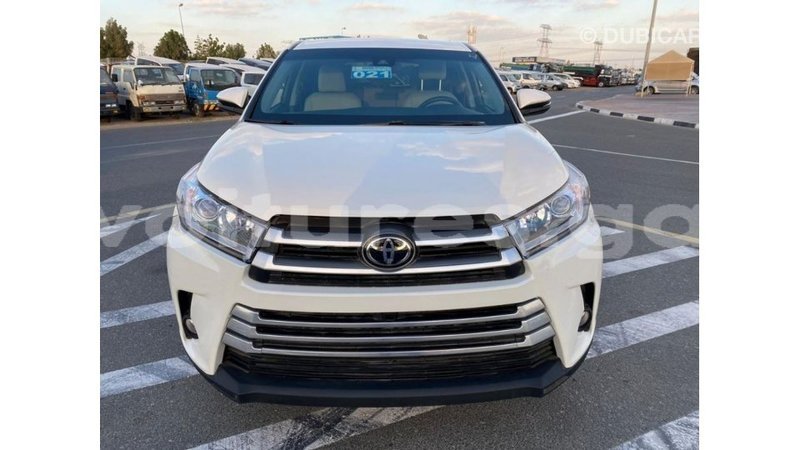 Big with watermark toyota highlander estuaire import dubai 6105