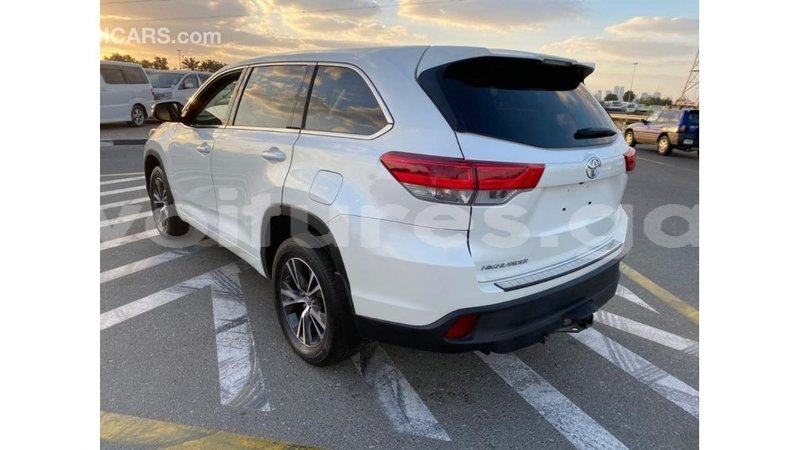 Big with watermark toyota highlander estuaire import dubai 6105