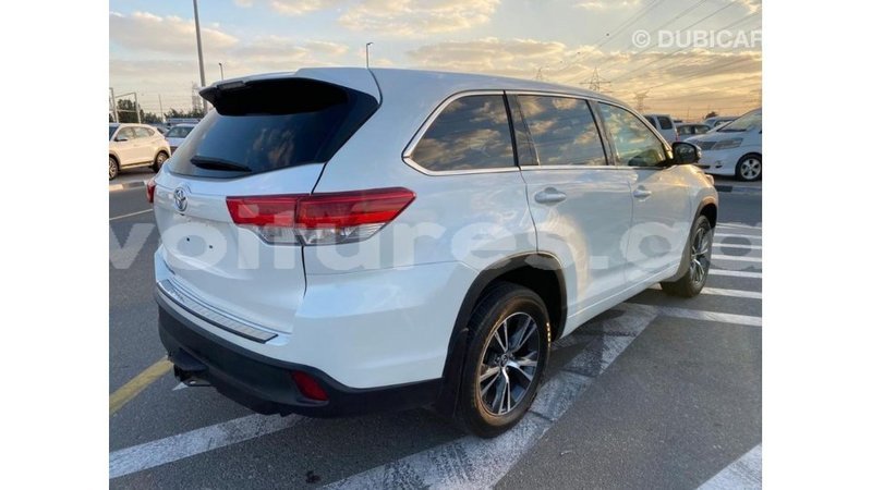 Big with watermark toyota highlander estuaire import dubai 6105