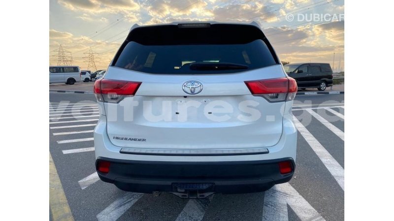 Big with watermark toyota highlander estuaire import dubai 6105