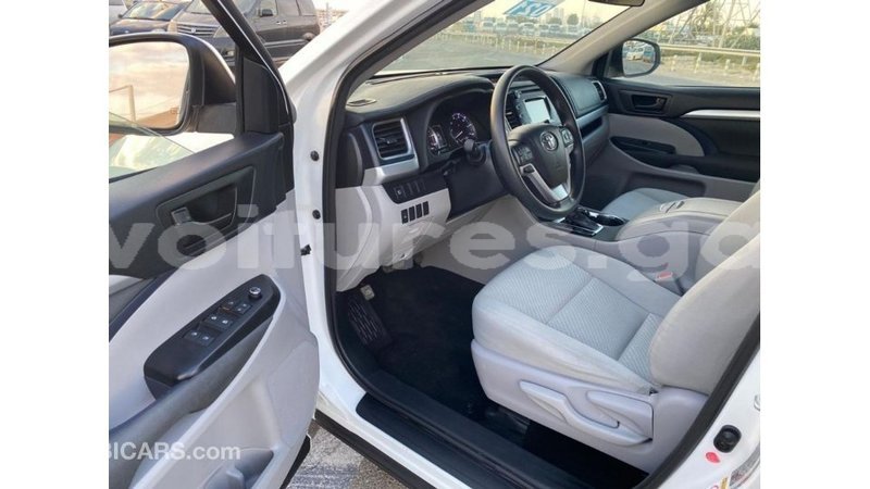 Big with watermark toyota highlander estuaire import dubai 6105