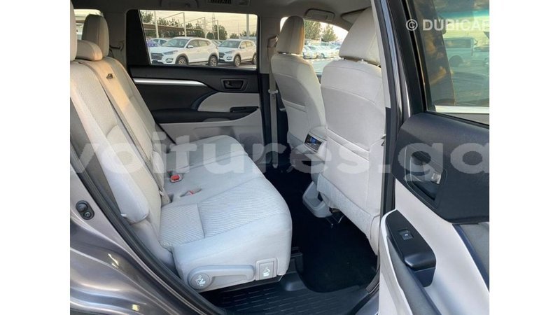 Big with watermark toyota highlander estuaire import dubai 6105