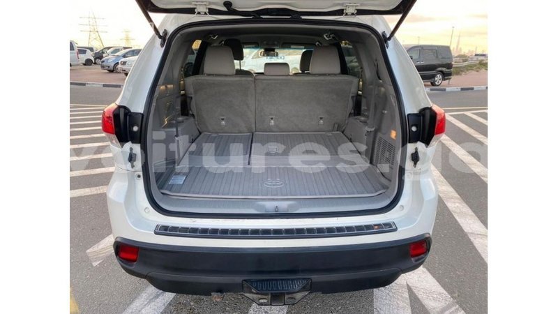 Big with watermark toyota highlander estuaire import dubai 6105