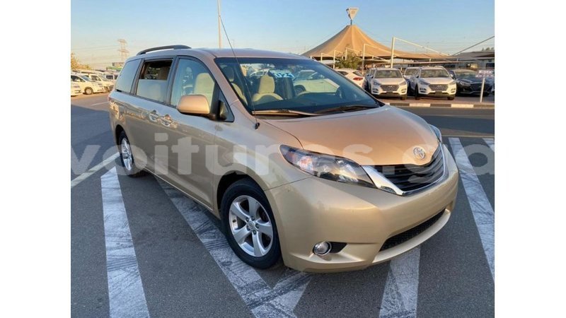 Big with watermark toyota sienna estuaire import dubai 6108