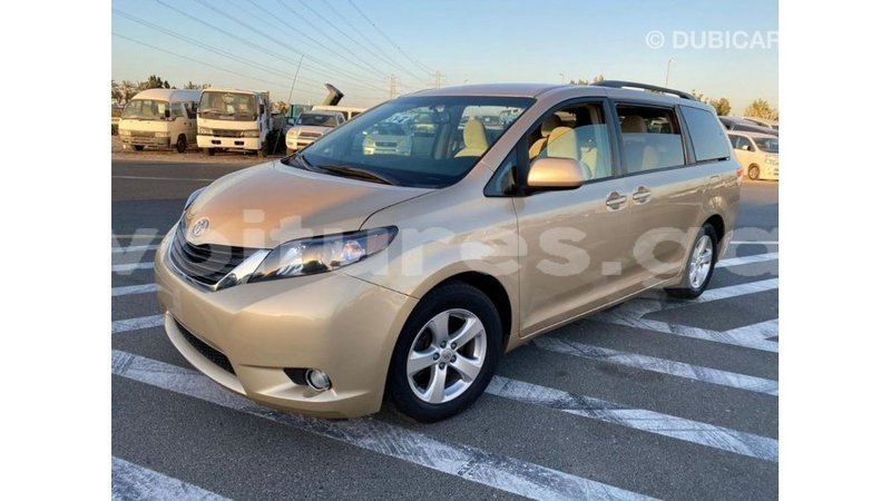 Big with watermark toyota sienna estuaire import dubai 6108