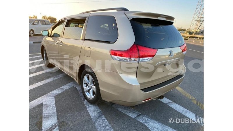 Big with watermark toyota sienna estuaire import dubai 6108