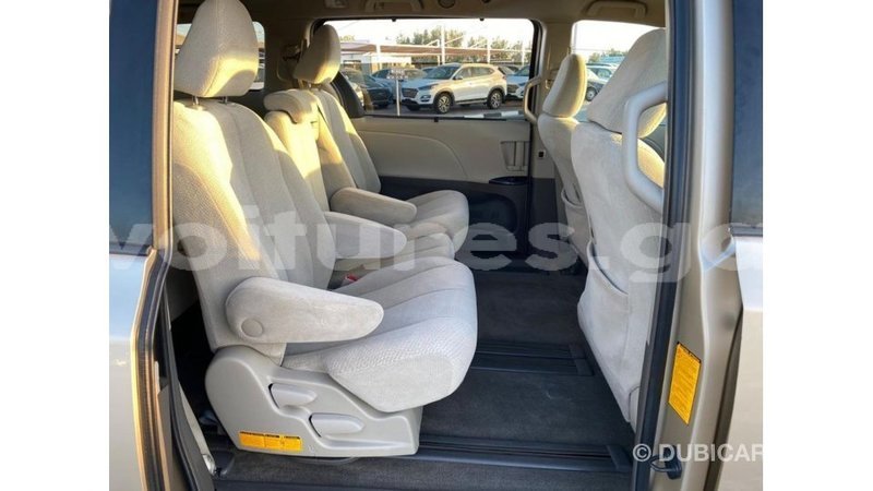 Big with watermark toyota sienna estuaire import dubai 6108