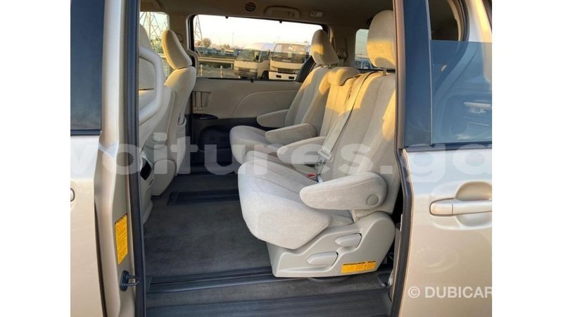 Big with watermark toyota sienna estuaire import dubai 6108