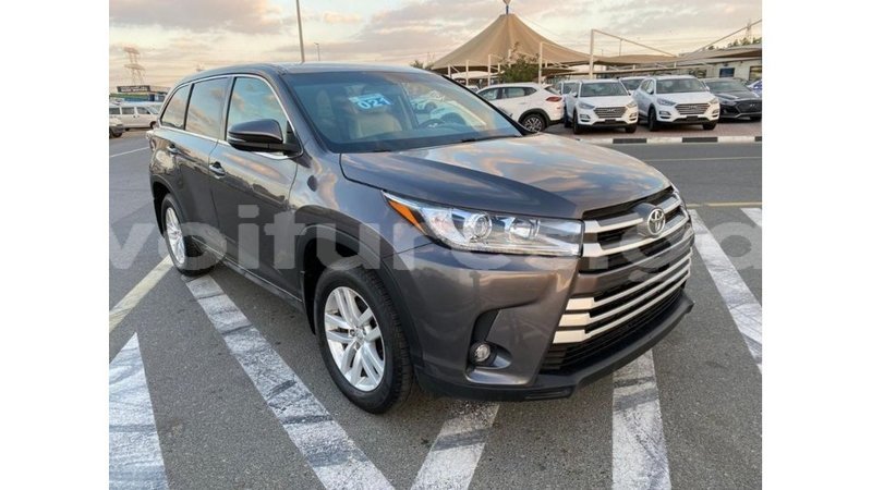 Big with watermark toyota highlander estuaire import dubai 6109