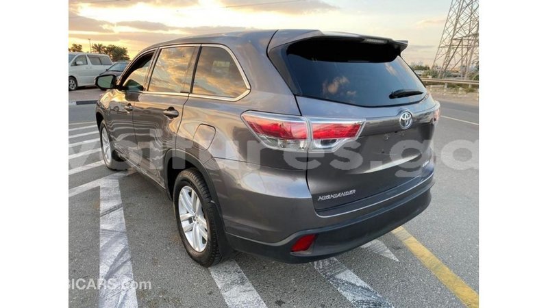 Big with watermark toyota highlander estuaire import dubai 6109