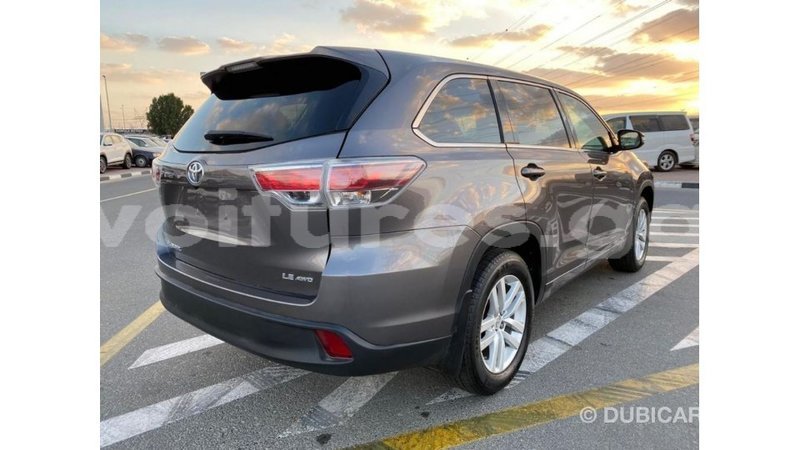 Big with watermark toyota highlander estuaire import dubai 6109