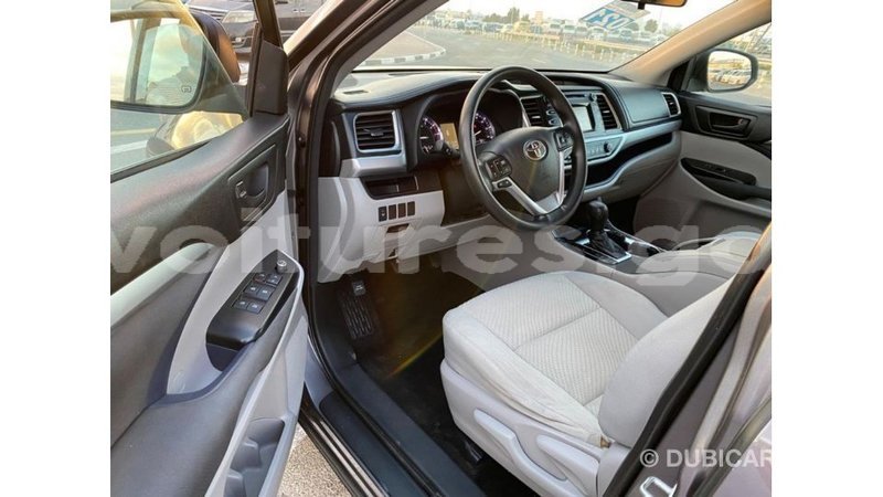 Big with watermark toyota highlander estuaire import dubai 6109