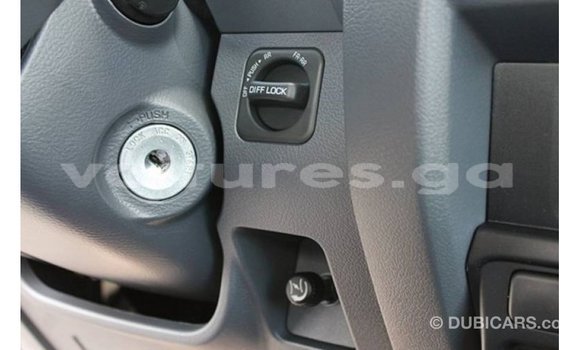 Acheter Import Voiture Toyota Land Cruiser Blanc à Import - Dubai, Estuaire Acheter Import Voiture Toyota Land Cruiser Blanc à Import - Dubai, Estuaire