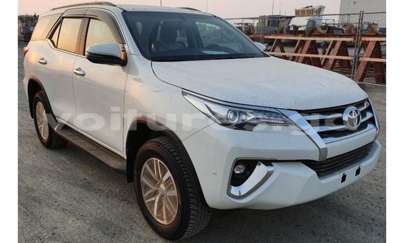 Acheter Import Voiture Toyota Fortuner Blanc à Import - Dubai, Estuaire Acheter Import Voiture Toyota Fortuner Blanc à Import - Dubai, Estuaire