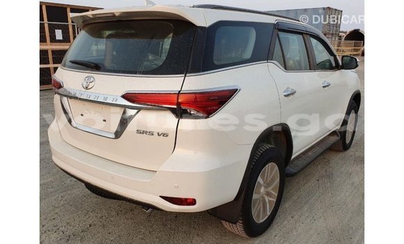 Acheter Import Voiture Toyota Fortuner Blanc à Import - Dubai, Estuaire Acheter Import Voiture Toyota Fortuner Blanc à Import - Dubai, Estuaire