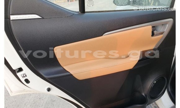 Acheter Import Voiture Toyota Fortuner Blanc à Import - Dubai, Estuaire Acheter Import Voiture Toyota Fortuner Blanc à Import - Dubai, Estuaire