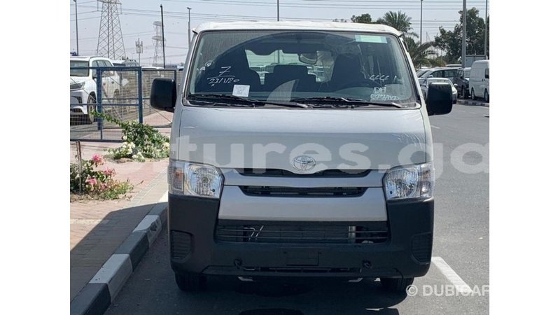 Big with watermark toyota hiace estuaire import dubai 6117