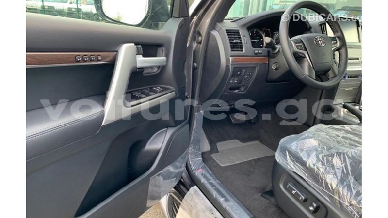 Big with watermark toyota land cruiser estuaire import dubai 6118