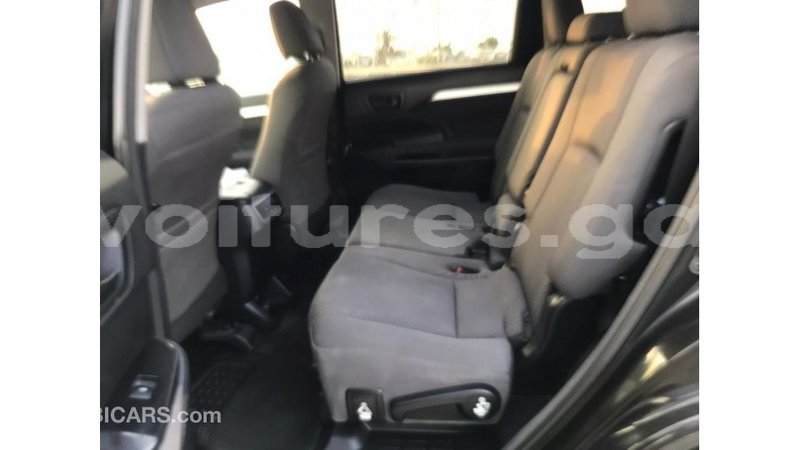 Big with watermark toyota highlander estuaire import dubai 6120