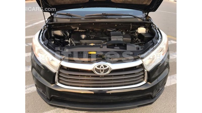 Big with watermark toyota highlander estuaire import dubai 6121