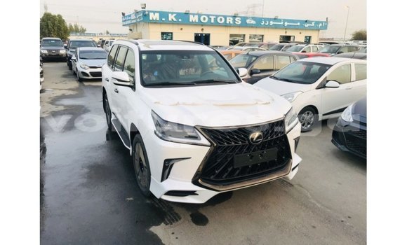 Acheter Import Voiture Lexus LX Blanc à Import - Dubai, Estuaire Acheter Import Voiture Lexus LX Blanc à Import - Dubai, Estuaire