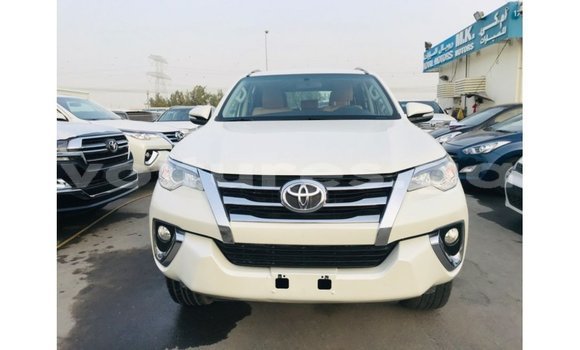 Acheter Import Voiture Toyota Fortuner Blanc à Import - Dubai, Estuaire Acheter Import Voiture Toyota Fortuner Blanc à Import - Dubai, Estuaire
