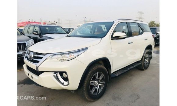 Acheter Import Voiture Toyota Fortuner Blanc à Import - Dubai, Estuaire Acheter Import Voiture Toyota Fortuner Blanc à Import - Dubai, Estuaire