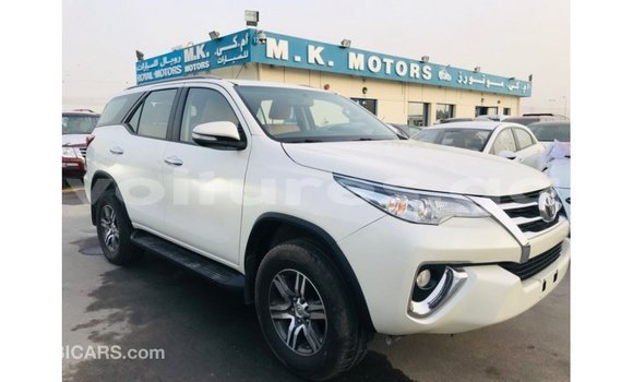 Acheter Import Voiture Toyota Fortuner Blanc à Import - Dubai, Estuaire Acheter Import Voiture Toyota Fortuner Blanc à Import - Dubai, Estuaire