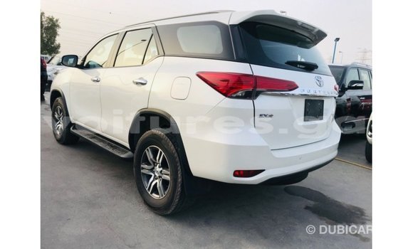 Acheter Import Voiture Toyota Fortuner Blanc à Import - Dubai, Estuaire Acheter Import Voiture Toyota Fortuner Blanc à Import - Dubai, Estuaire