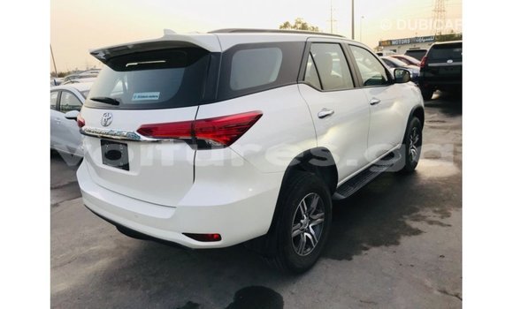 Acheter Import Voiture Toyota Fortuner Blanc à Import - Dubai, Estuaire Acheter Import Voiture Toyota Fortuner Blanc à Import - Dubai, Estuaire