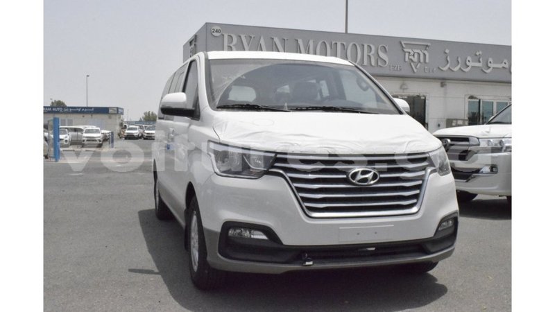 Big with watermark hyundai chorus estuaire import dubai 6126