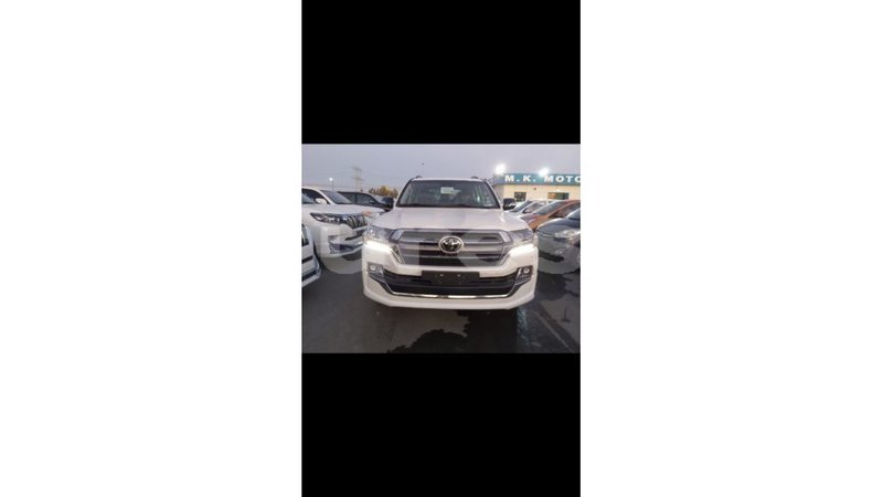 Big with watermark toyota land cruiser estuaire import dubai 6127