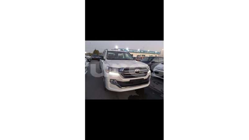 Big with watermark toyota land cruiser estuaire import dubai 6127